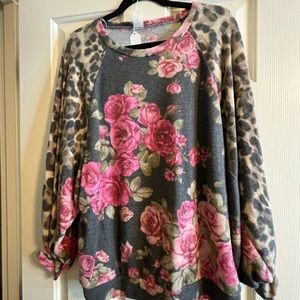 Beautiful floral and cheetah print top . Ballon sleeves .
